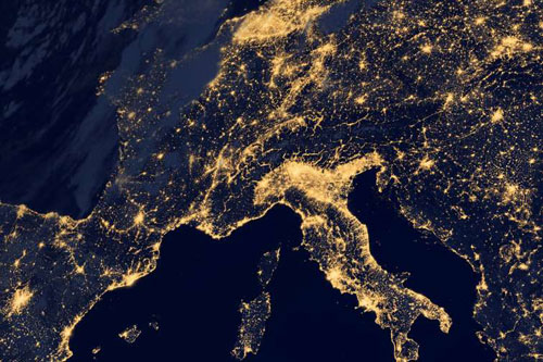 Ngỡ ngãng trước hình ảnh “siêu thực” của Trái Đất nhìn từ không gian