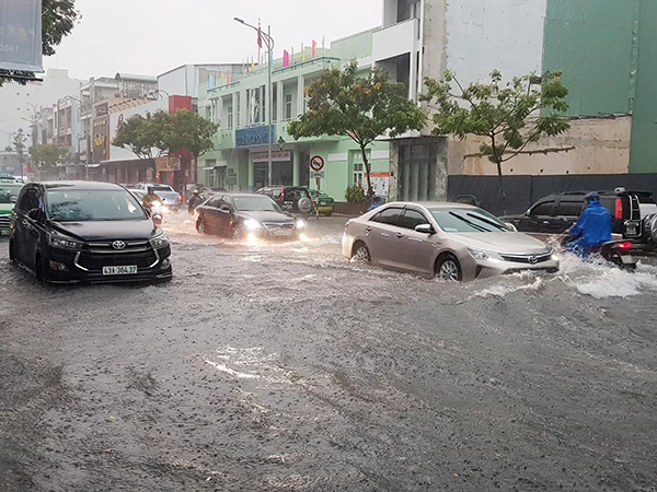 Do mưa lớn, sáng sớm nay 18/9, một số khu vực nội thị Đà Nẵng bị ngập cục bộ (Ảnh: HC)