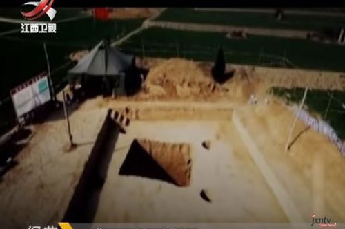 Mở nắp quan tài ở ngôi mộ 3000 năm tuổi, nhà khảo cổ kinh ngạc vì thứ tìm thấy bên trong