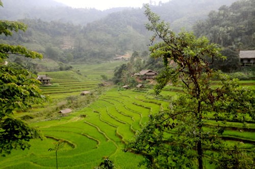 Chuyện tình dưới chân thác “Văng Táng Tinh”