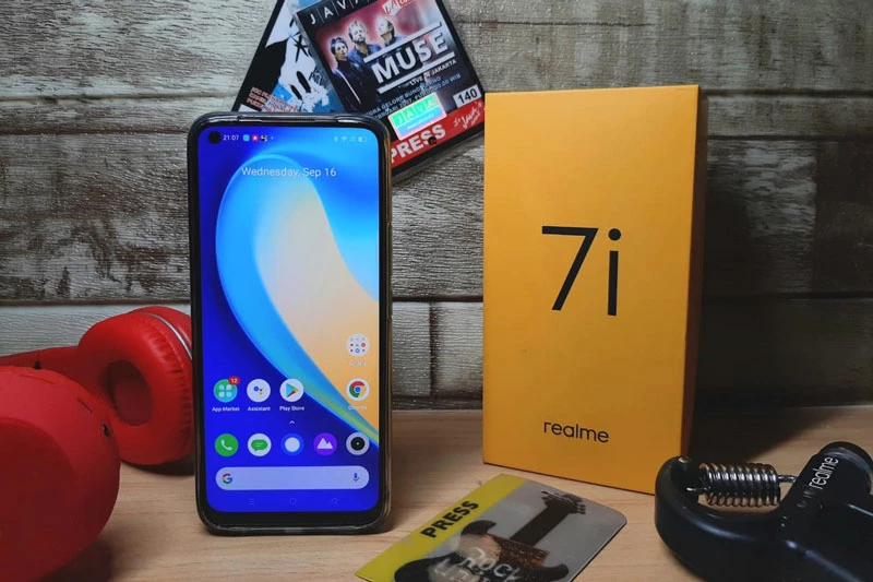 Realme 7i.