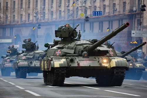 Xe tăng chiến đấu chủ lực T-64 hiện đại hóa là xương sống lực lượng thiết giáp Ukraine. Ảnh: Defense Express.