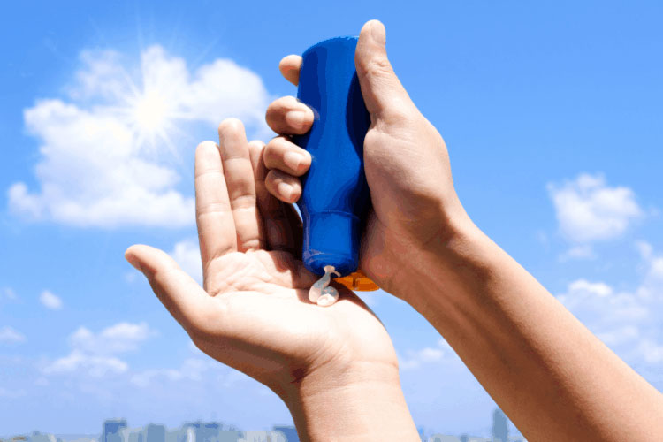 Những sai lầm khi bôi kem chống nắng khiến làn da ngày càng xỉn, cháy sạm