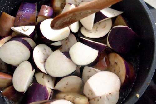 Nấu nước cà tím lên uống sau 2 ngày bạn sẽ thu được kết quả khá kinh ngạc