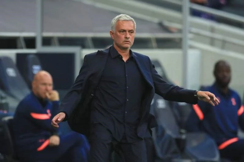 =2. Jose Mourinho (Tottenham Hotspur, khoảng 15 triệu bảng/năm).