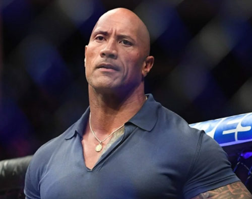 Dwayne Johnson tay không phá cổng để đi làm