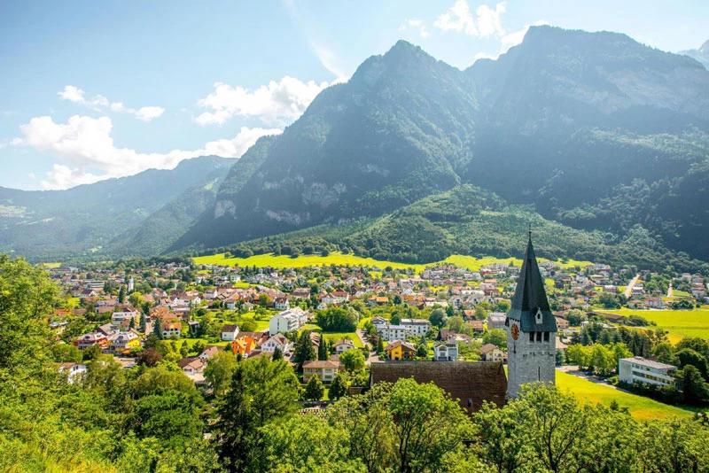 6. Liechtenstein. Diện tích: 160 km2.