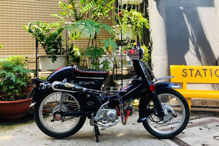 Honda Cub 23 năm tuổi độ cực chất của dân chơi Sài Gòn