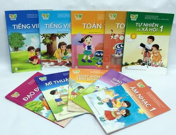 Loạn sách giáo khoa, sách tham khảo: Cả phụ huynh và giáo viên hoang mang