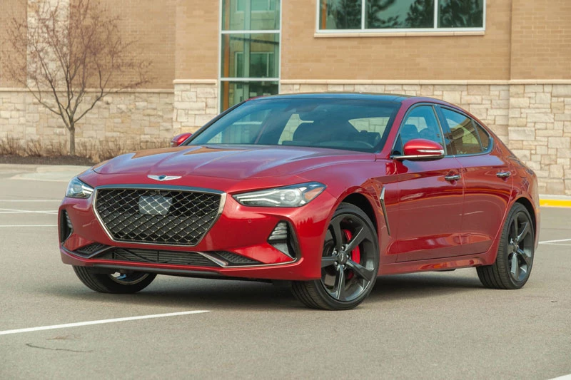 9. Genesis G70 2020 (giá khởi điểm: 35.450 USD).