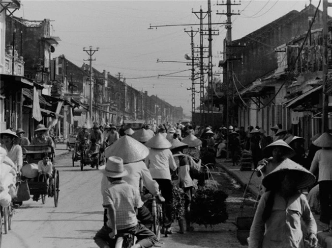 ha noi dau thap nien 1980 qua ong kinh cua nha ngoai giao anh