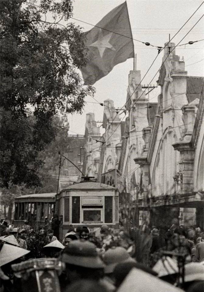 ha noi dau thap nien 1980 qua ong kinh cua nha ngoai giao anh