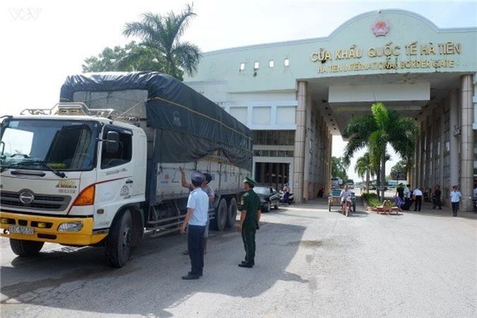 Kiểm tra chuyên ngành tại Cửa khẩu quốc tế Hà Tiên