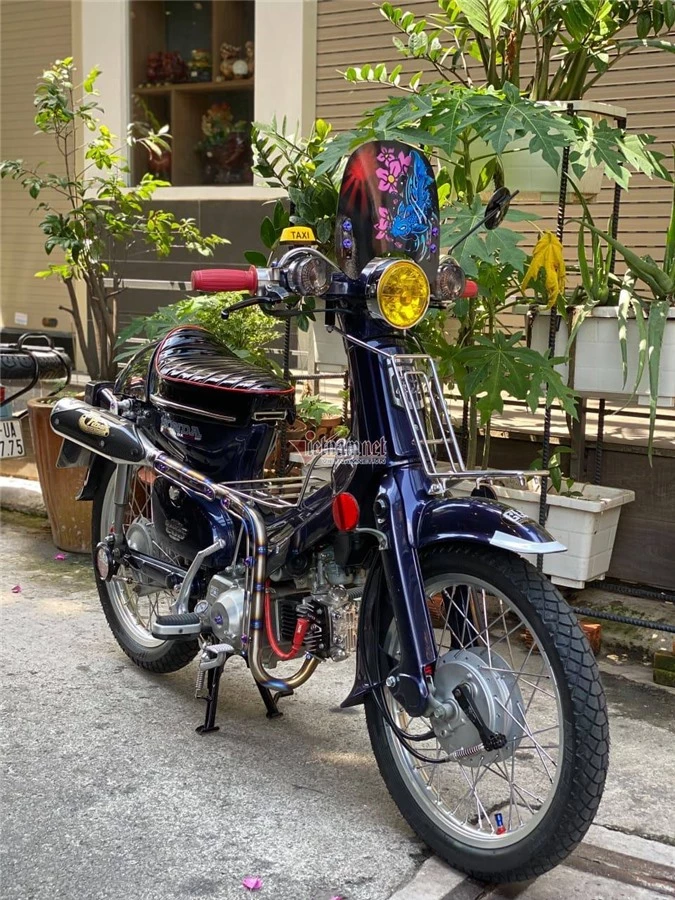 Honda Cub 23 năm tuổi độ cực chất của dân chơi Sài Gòn