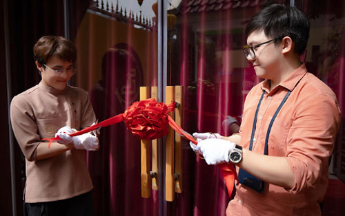 Đồng nghiệp ủng hộ Huỳnh Lập bán đá phong thủy