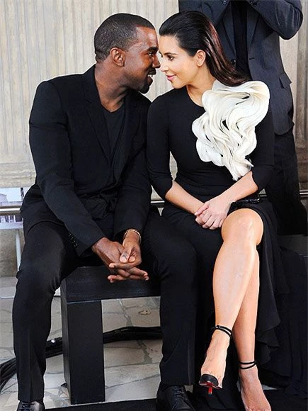 Kanye West lại bày trò, Kim Kardashian vẫn một mực ở bên chồng - Ảnh 1.