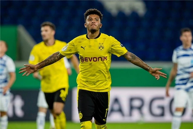 Jadon Sancho đành tiếp tục ghi bàn cho Dortmund trong lúc đợi Man United móc tiền