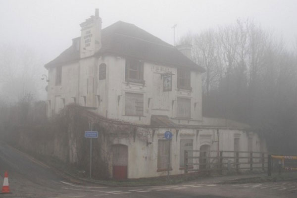 Rùng mình với những con đường bị 'ma ám' trên thế giới