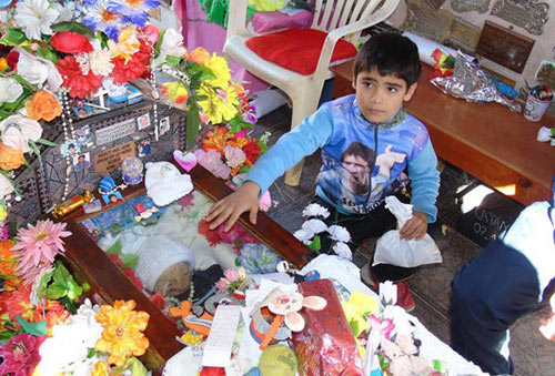 Bí ẩn về xác chết bật nắp quan tài sau 7 năm chôn cất