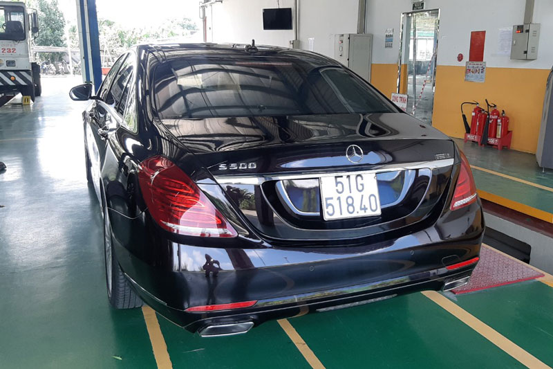 Đại lý xe Mercedes Benz phải hoàn tiền do bán xe không đúng màu sơn