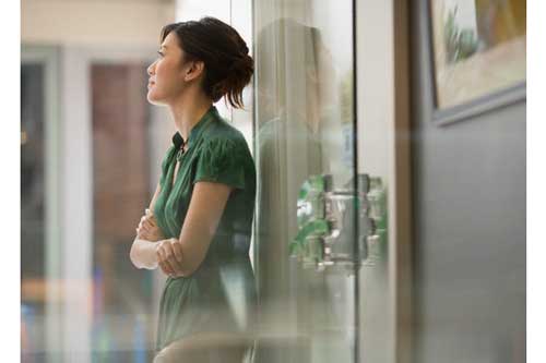 Ngày em chồng đưa bạn gái về ra mắt, mẹ chồng nắm tay cô ấy, mỉm cười trìu mến và nói một câu khiến tôi lặng người