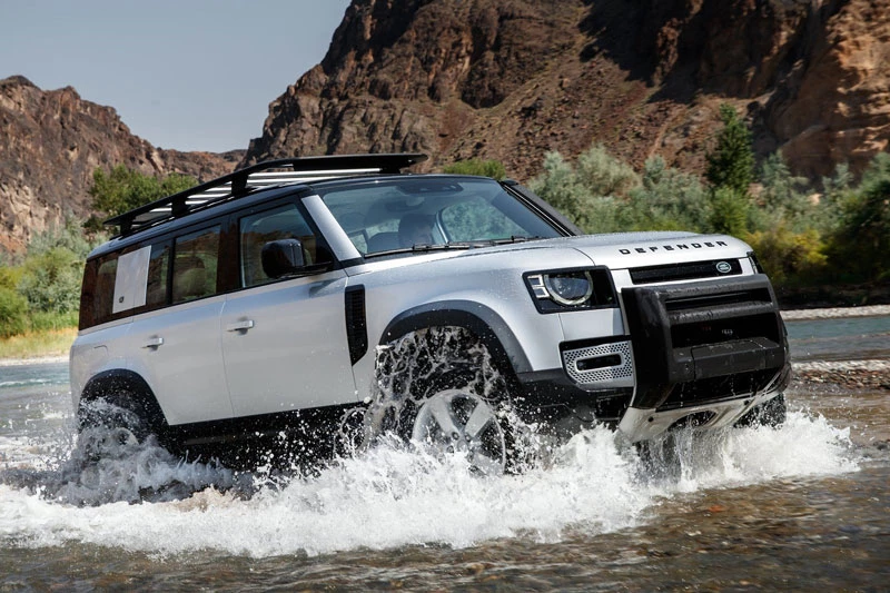 Land Rover Defender 2020.