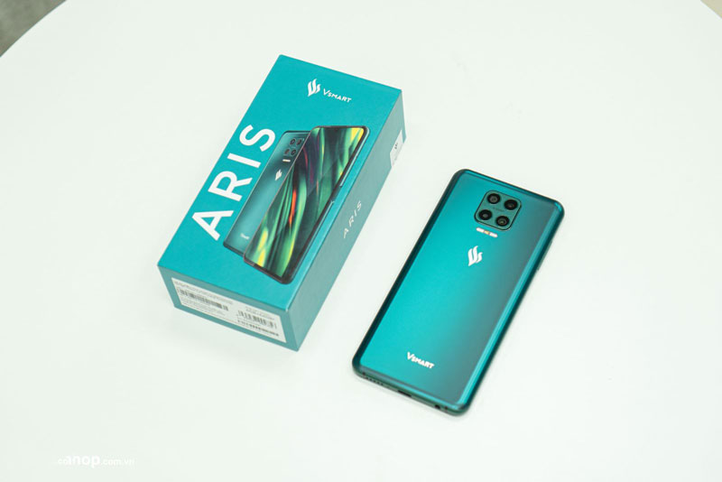 Mở hộp và trên tay Vsmart Aris: Chip S730, RAM 6 GB, pin 4.000 mAh, giá 7,49 triệu
