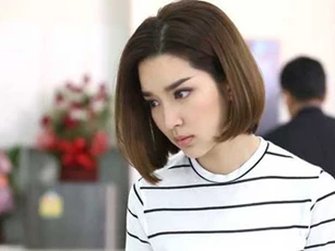 Mẹ chồng từ quê lên thăm, cả tuần bà mắng con dâu không ngừng nhưng đến lúc về bà lại nhét cho một thứ khiến tôi đỏ hoe mắt