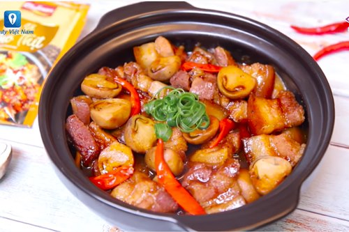 Thịt ba chỉ kho nấm rơm cho bữa tối thêm tròn vị