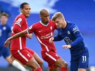 'Kẻ đóng thế' Fabinho khiến siêu trung vệ Van Dijk bị lu mờ