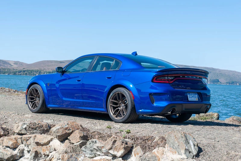 10. Dodge Charger 2020 (giá khởi điểm: 36.395 USD, công suất tối đa: 370 mã lực).