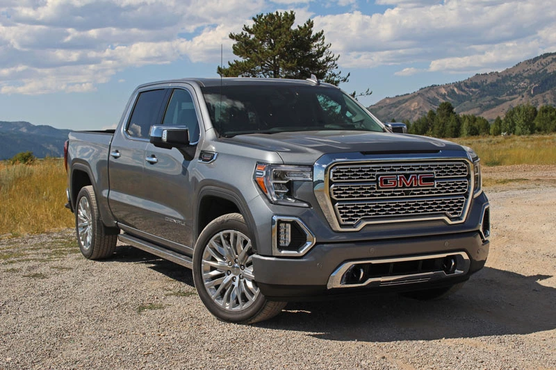 2. GMC Sierra 2020 (giá khởi điểm: 30.995 USD, công suất tối đa: 355 mã lực).