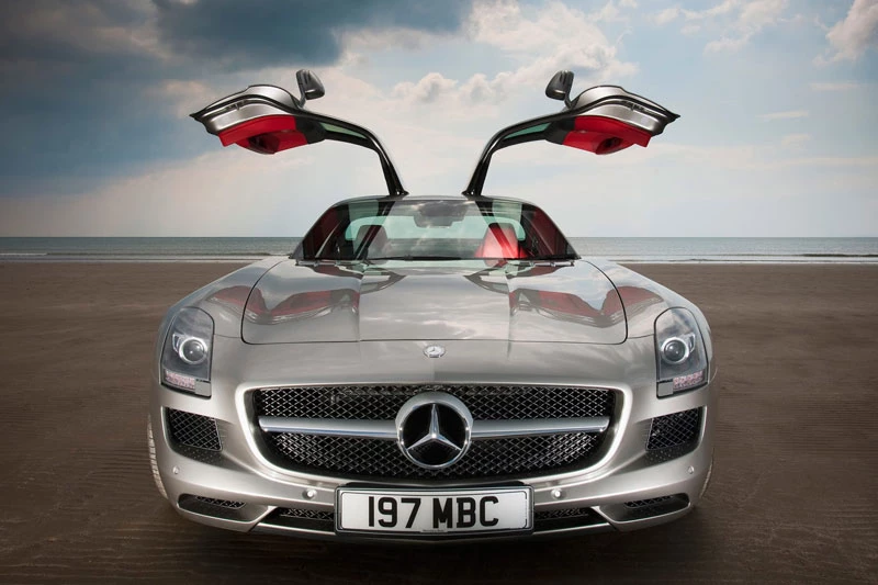 2. Mercedes-Benz SLS AMG.