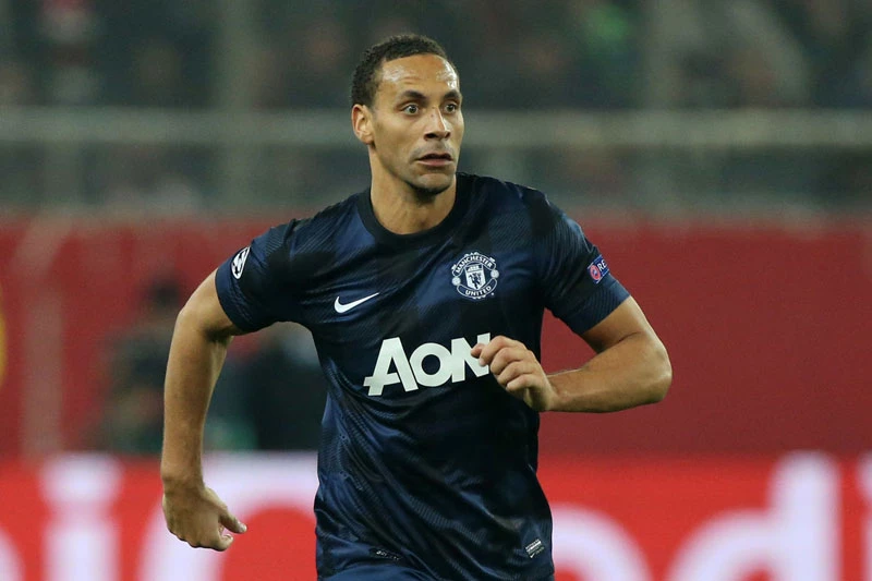 Trung vệ: Rio Ferdinand.