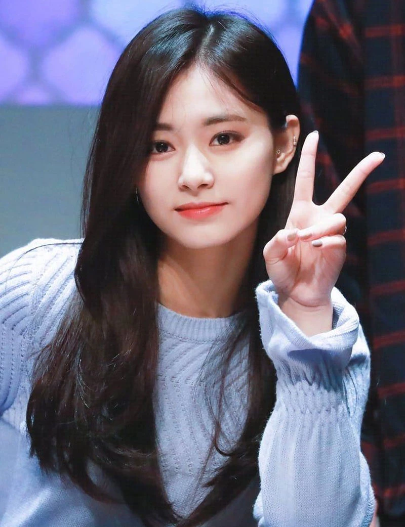 7. Tzuyu (TWICE).