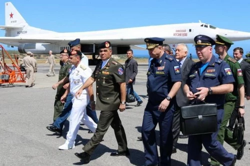 Máy bay ném bom chiến lược Tu-160 của Nga trong chuyến thăm tới Venezuela. Ảnh: TASS.