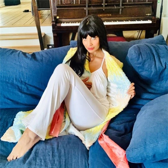 Jameela Jamil khoe ảnh trên Instagram trước giờ trao giải.