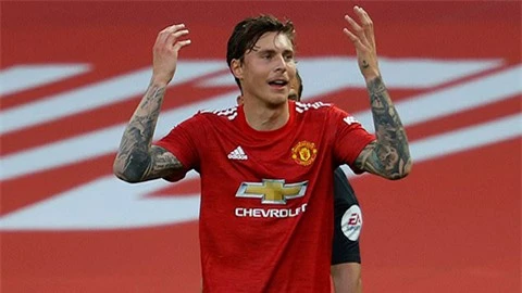 M.U không mua thêm trung vệ dù Lindelof và Maguire quá tệ 