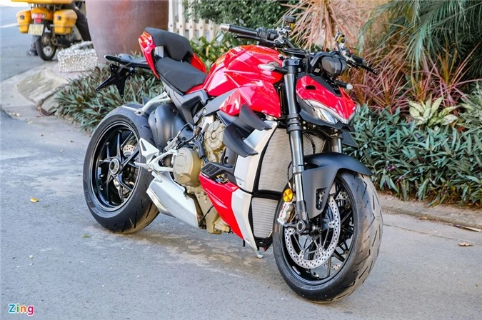 So sanh Ducati Streetfighter V4 va KTM 1290 Super Duke R anh 1