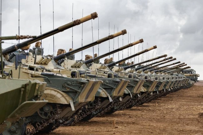 Các xe thiết giáp được huy động tham gia cuộc tập trận Kavkaz-2020. Ảnh: TASS.