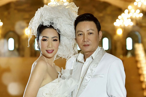 Vợ chồng Trịnh Kim Chi kỷ niệm 20 năm ngày cưới