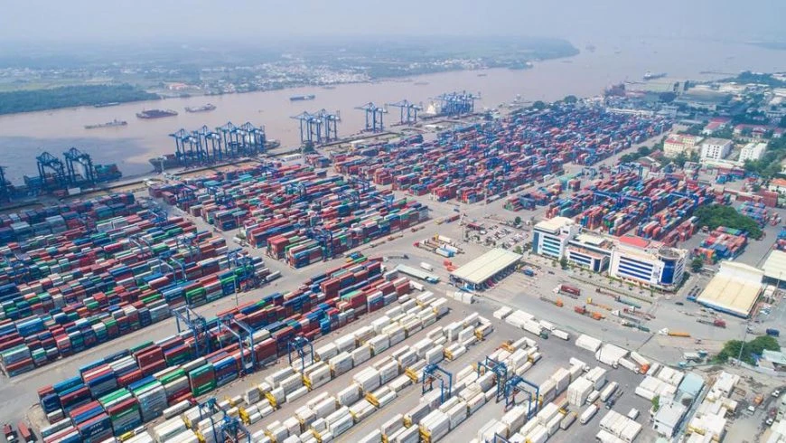 Buộc tái xuất trên 1.000 container phế liệu nhập khẩu không đạt chất lượng. (Ảnh: Cảng Cát Lái, quận 2)