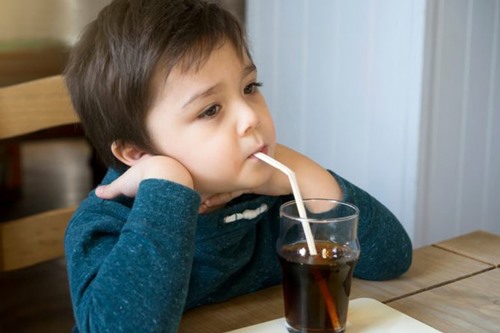 Top 10 loại thực phẩm phụ huynh không nên cho trẻ sử dụng