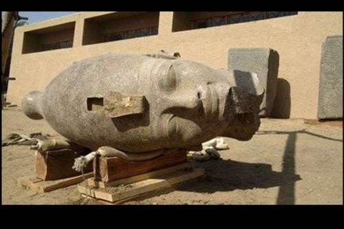 Bí ẩn về phần đầu tượng của vua Amenhotep III