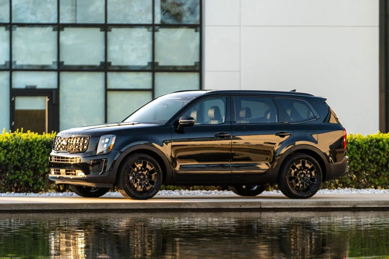 2. Kia Telluride 2021 (giá khởi điểm: 31.990 USD, số chỗ ngồi tối đa: 8).