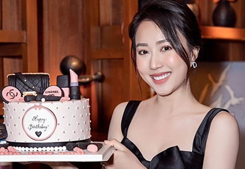 Huỳnh Hồng Loan đón tuổi 26