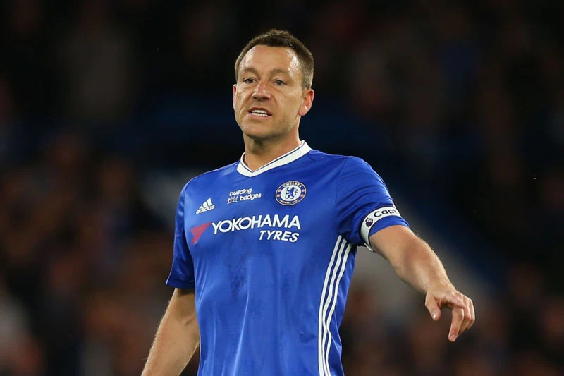 Trung vệ: John Terry.