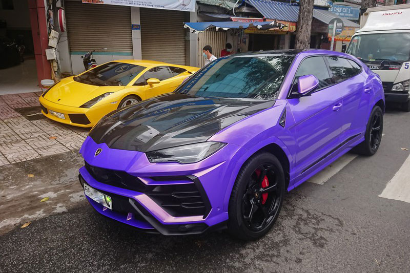 Cận cảnh siêu xe Lamborghini Urus màu tím độc đáo tại Việt Nam