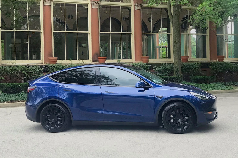 4. Tesla Model Y 2020 (giá khởi điểm: 49.990 USD, quãng đường di chuyển mỗi lần sạc đầy pin: 509 km).