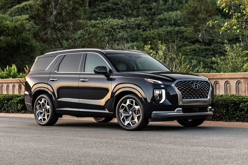 4. Hyundai Palisade 2021 (giá khởi điểm: 32.525 USD, số chỗ ngồi tối đa: 8).